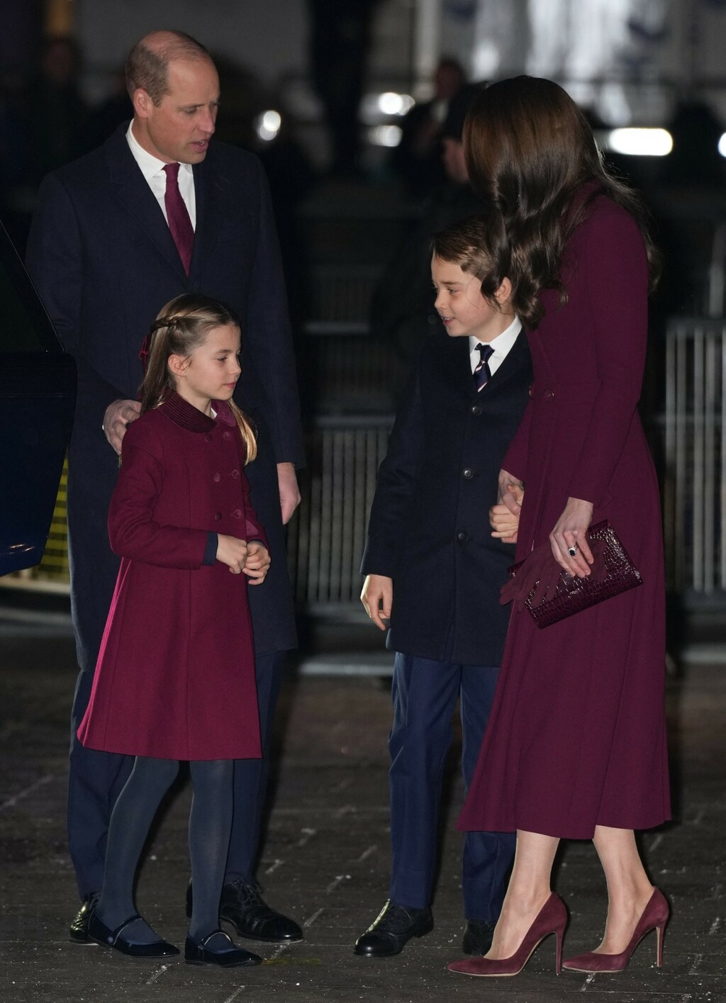 Princeza Charlotte nosila je kaput u bordo nijansi