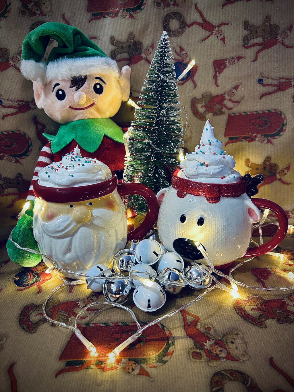 Impresivna kolekcija božićnih šalica Mateje Hlašć iz Zagreba