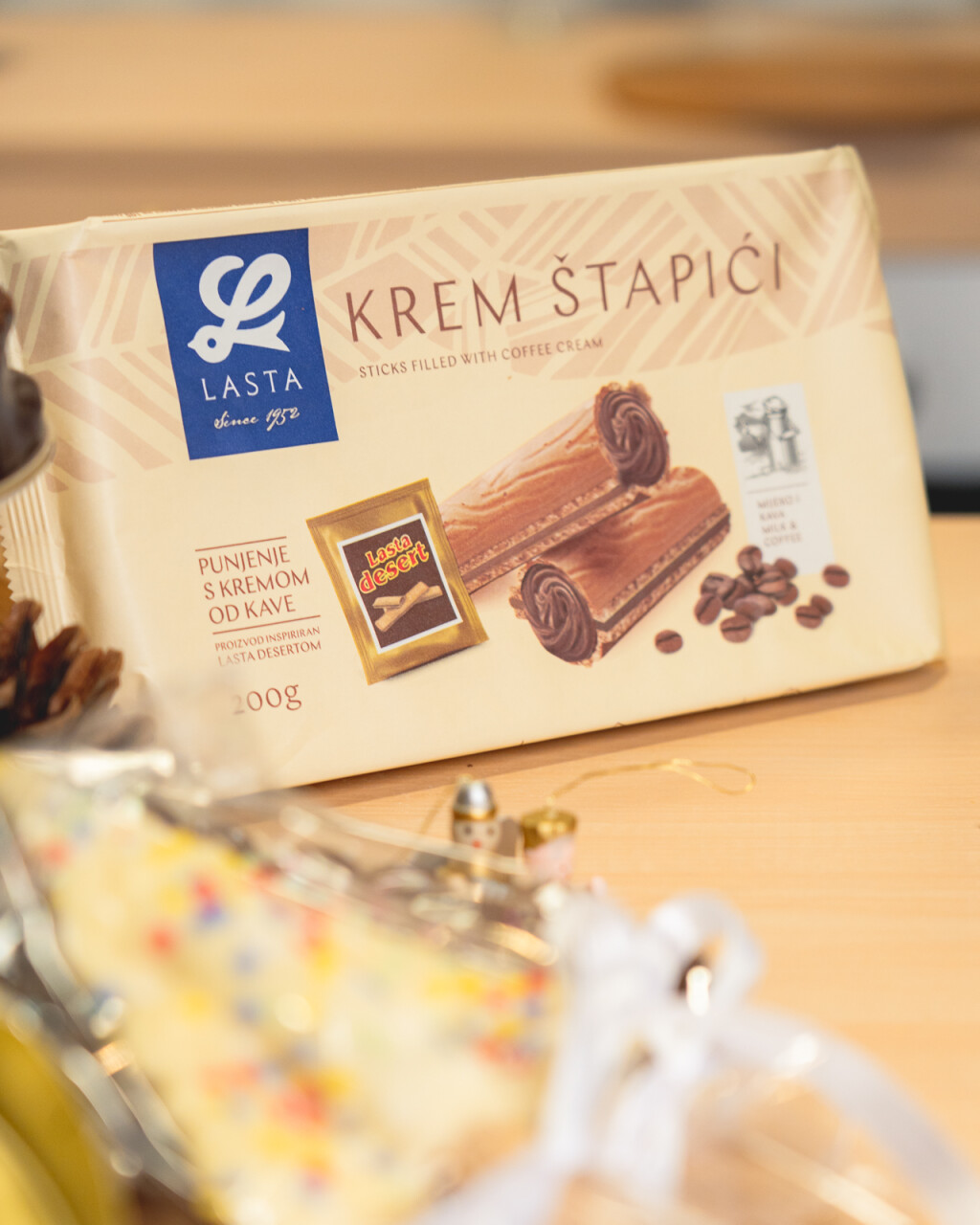 Čokoladne lizalice u obliku borića na hrskavom štapiću - 11