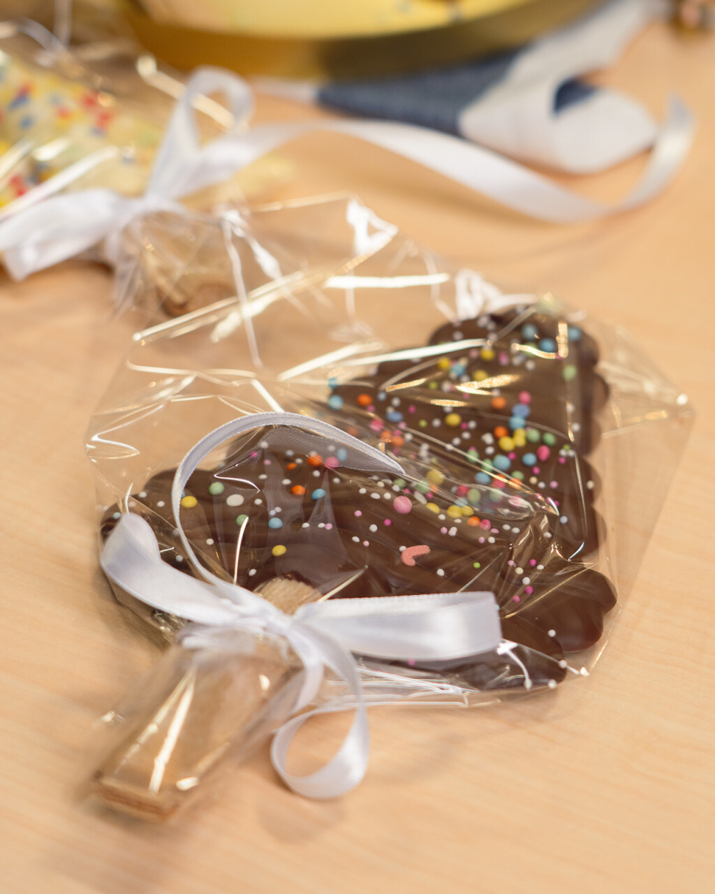 Čokoladne lizalice u obliku borića na hrskavom štapiću - 17