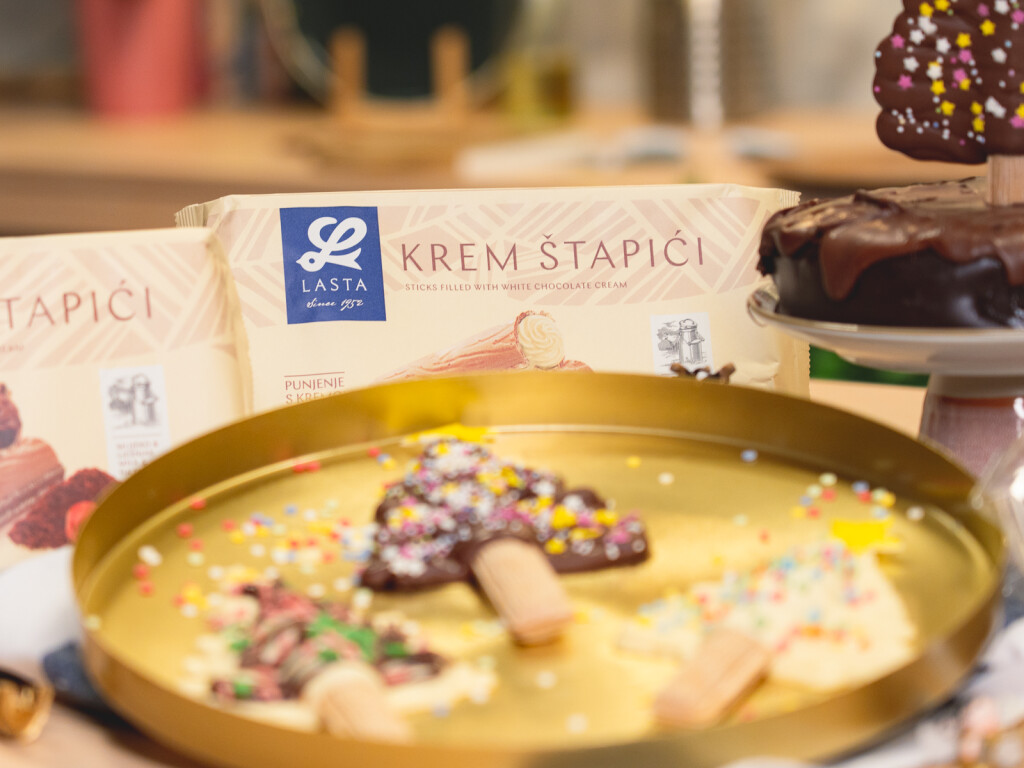 Čokoladne lizalice u obliku borića na hrskavom štapiću - 18