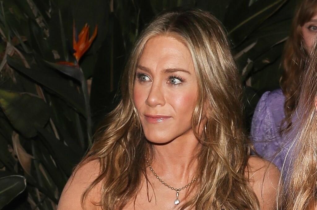 Jennifer Aniston u crnom kombinezonu u večernjem izlasku u Los Angelesu - 2