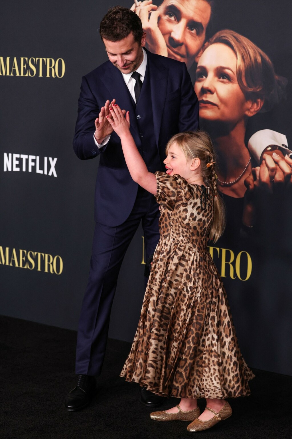 Bradley Cooper na premijeri s kćerkicom Leom