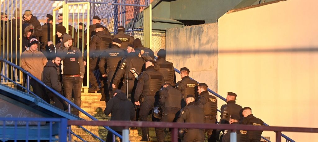 Specijalci na Maksimiru