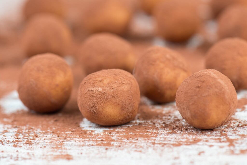 Kuglice od marcipana i kakao praha marzipankartoffeln