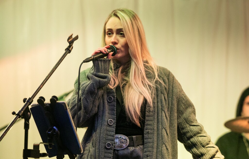 Albina Grčić na koncertu u Kaštelima