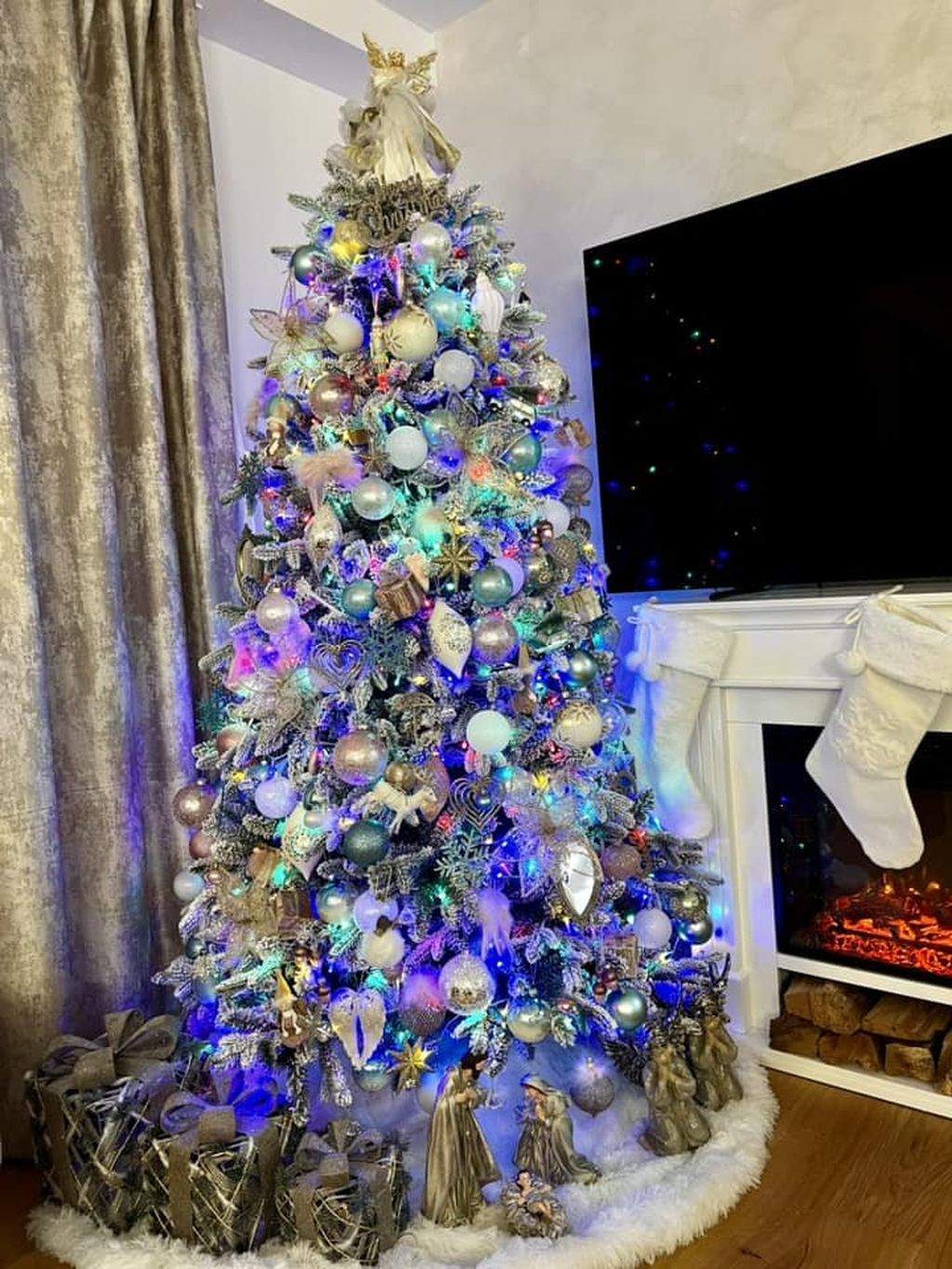 AnnMarija Vuković poslala nam je fotografiju svoga drvca