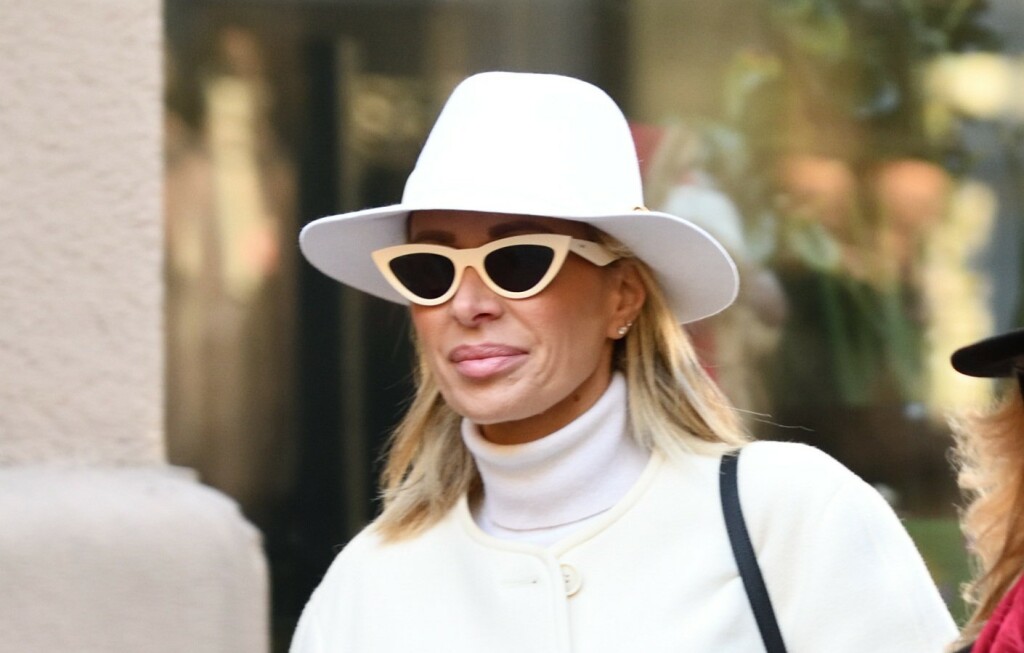 Street style izdanje u ružičastim hlačama