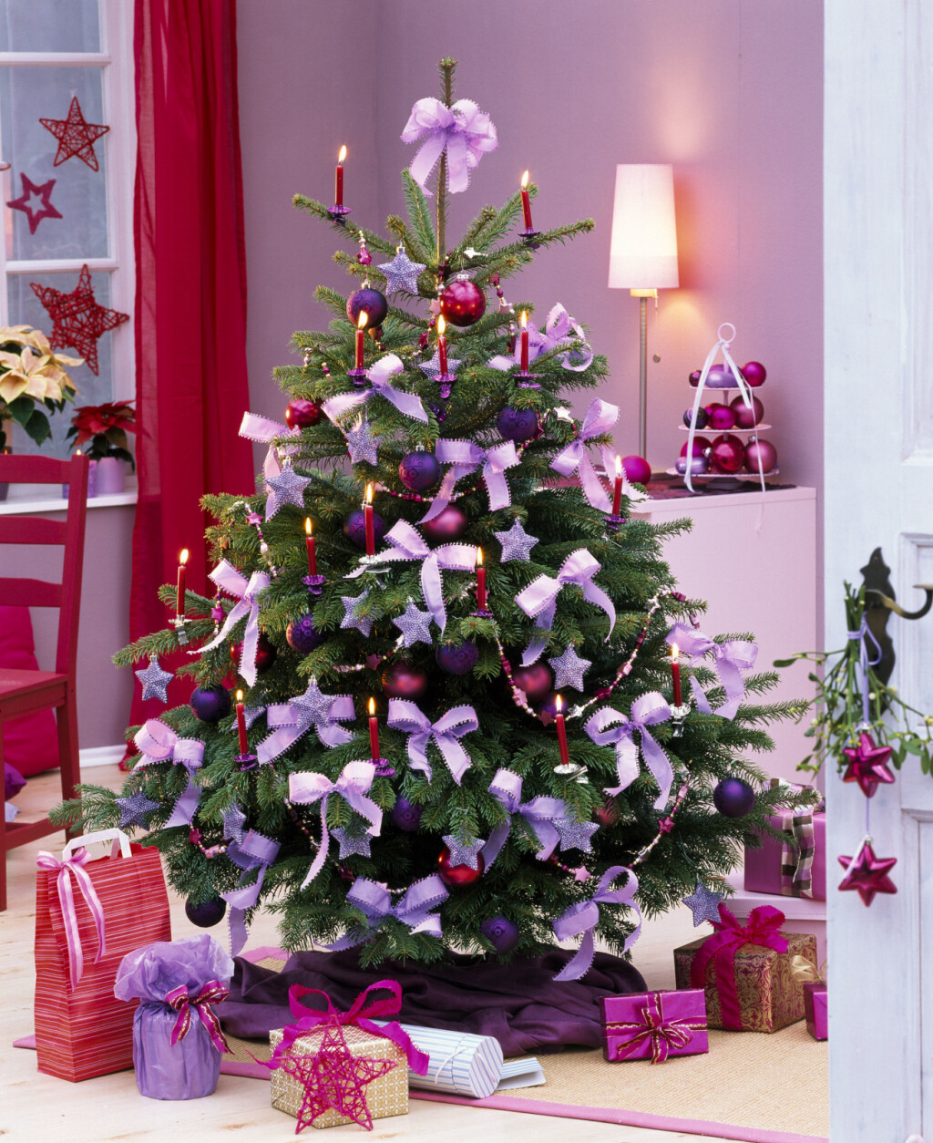 Božićno drvce ukrašeno velikim mašnama - 7