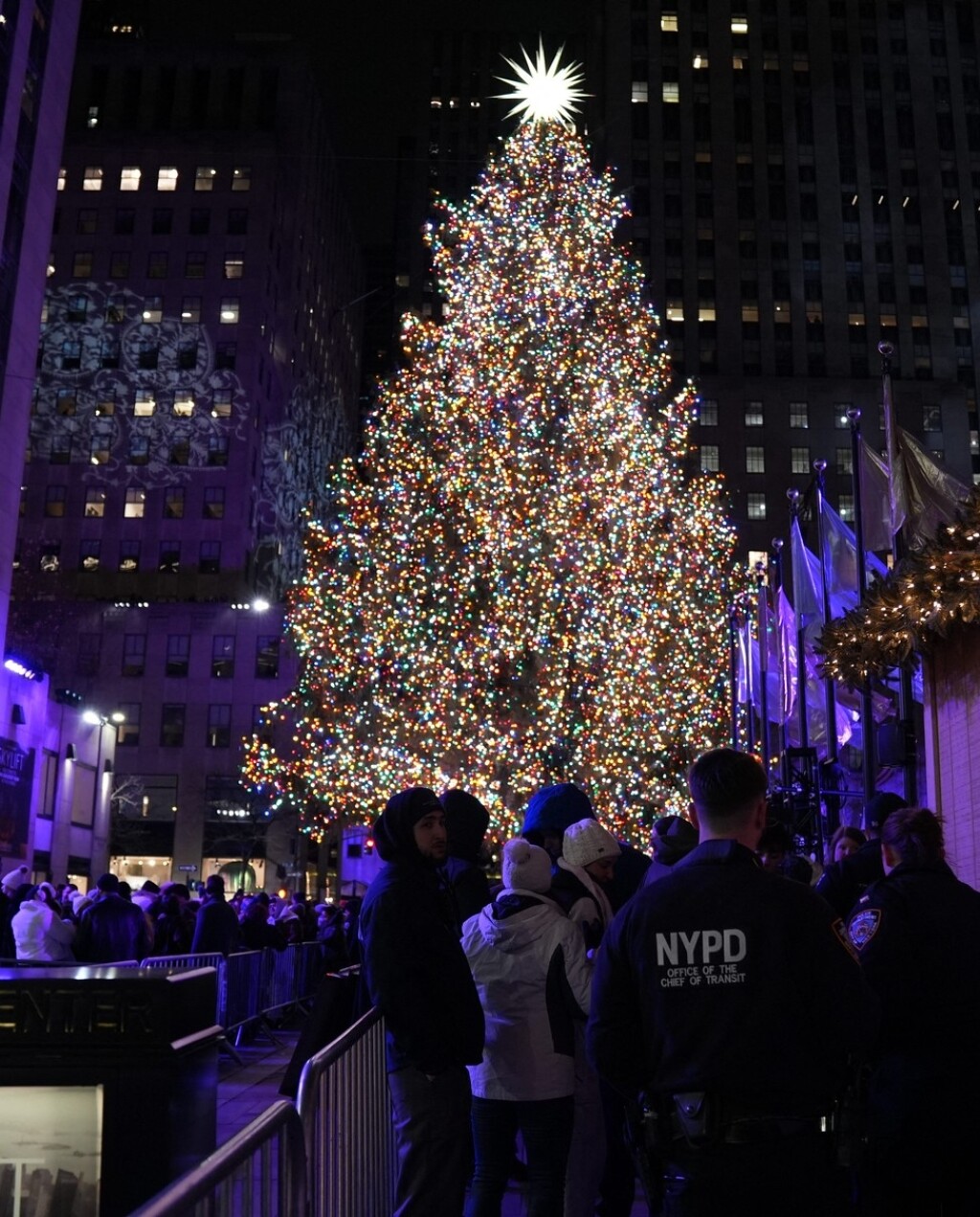 Slavni bor u Rockefeller Centeru u New Yorku