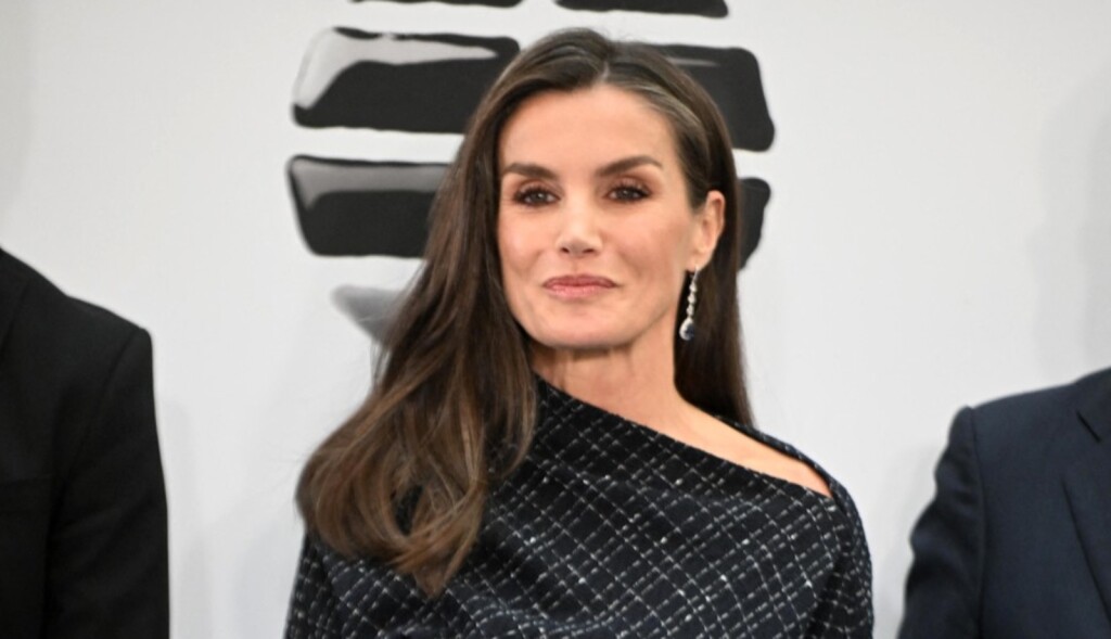 Kraljica Letizia u tamnoplavoj haljini dizajnera Moisésa Nieta