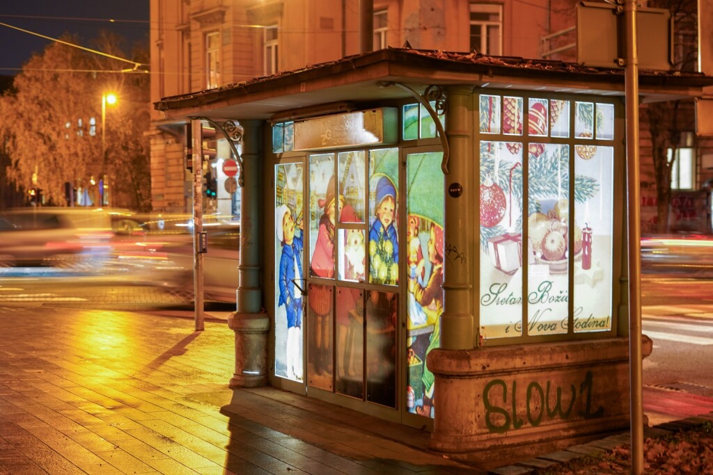 Zagrebački kiosk star 100 godina ukrašen razglednicama
