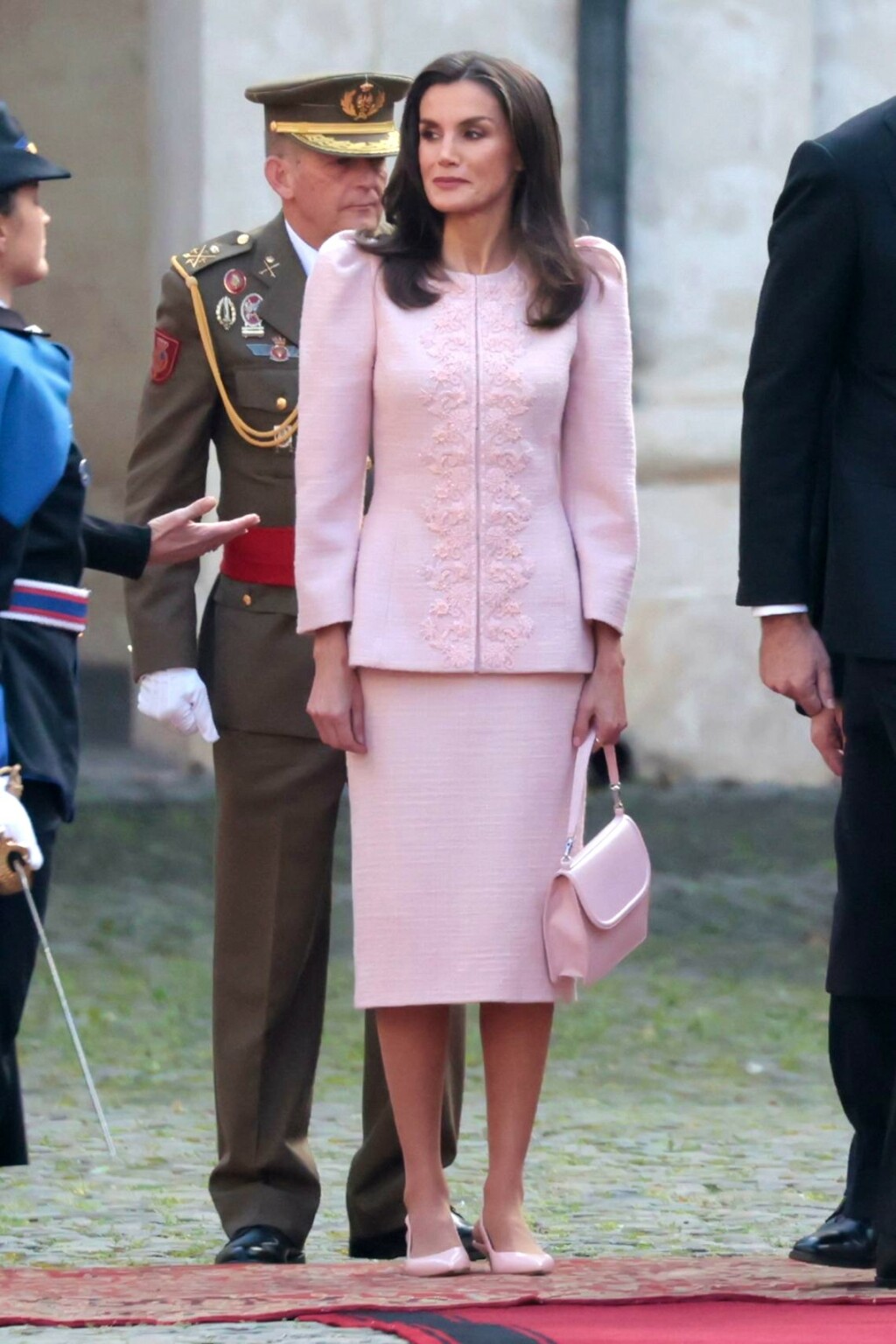 Kraljica Letizia u ružičastom izdanju