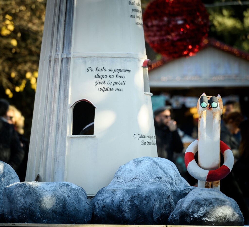 Skupltura Povratak mačka Džingiskana u Šibeniku