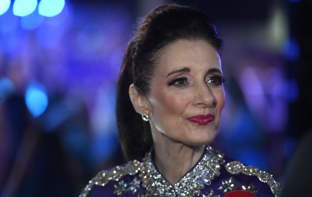 Doris Dragović uvijek privlači pozornost svojim scenskim nastupima i odjevnim kombinacijama