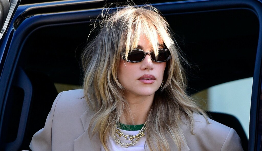 Suki Waterhouse nosi slojevite šiške