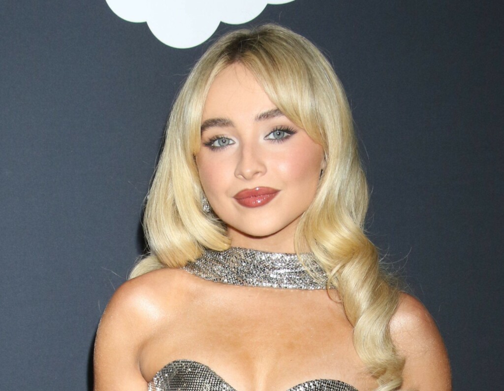 Fen-frizura Sabrine Carpenter