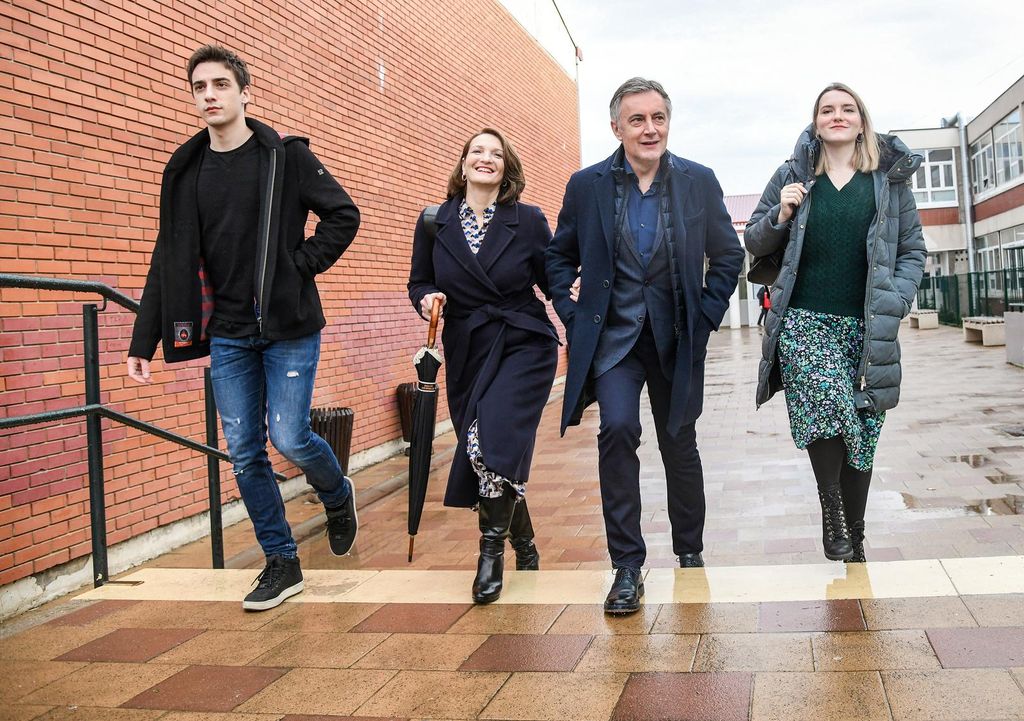 Miroslav Škoro sa suprugom Kim, kćeri Ivanom i sinom Matijom - 2