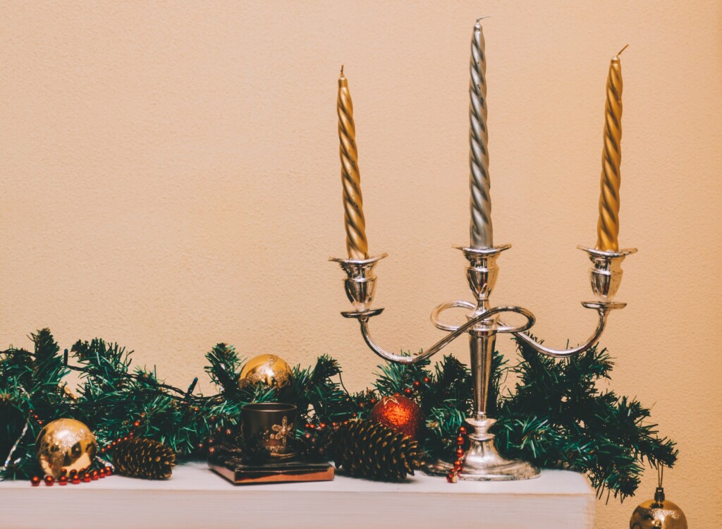 Svijećnjaci kao dio blagdanske dekoracije