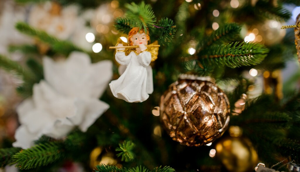 Anđeli su najljepši ukras na božićnom drvcu