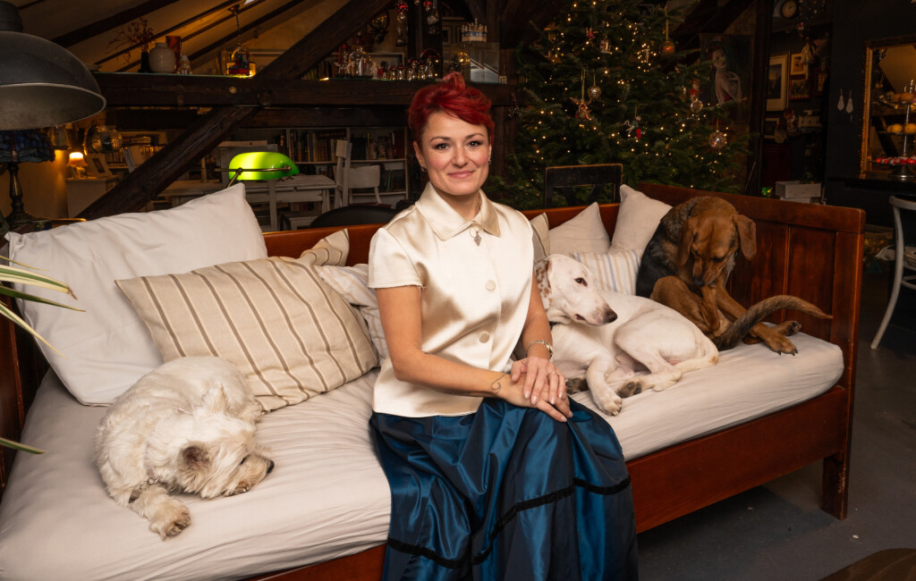 Primabalerina Mirna Sporiš pokazala nam je svoj prekrasan zagrebački stan u kojem ima vitrinu s preko 150 lutkica orašara - 18