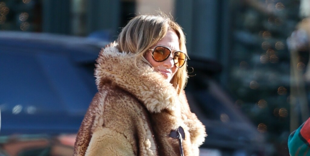 Jennifer Lopez u predimenzioniranom zimskom kaputu od janjećeg runa - 2