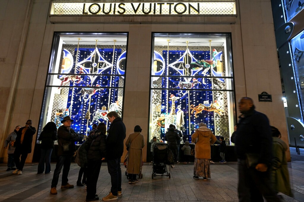 Božićna atmosfera u Parizu 2024. godine - 1