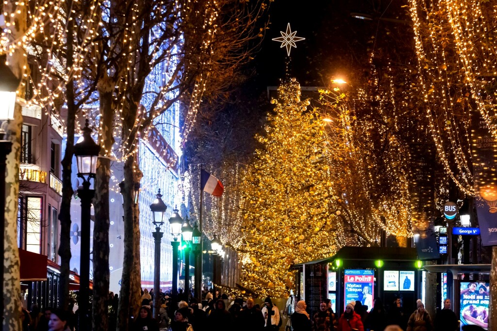Božićna atmosfera u Parizu 2024. godine - 2
