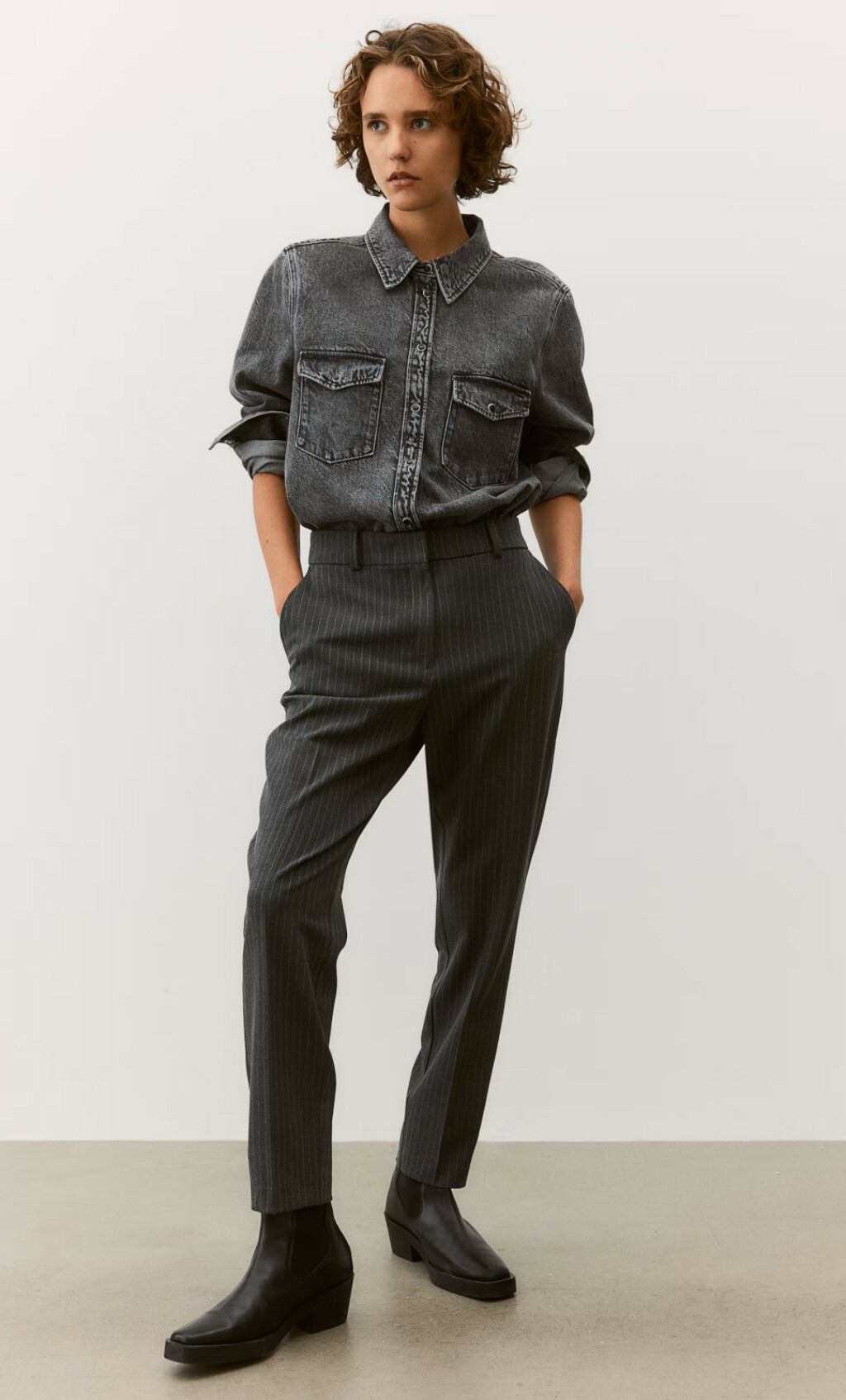 H&M hlače, snižena cijena 14,99 eura (cijena prije sniženja 19,99 eura)