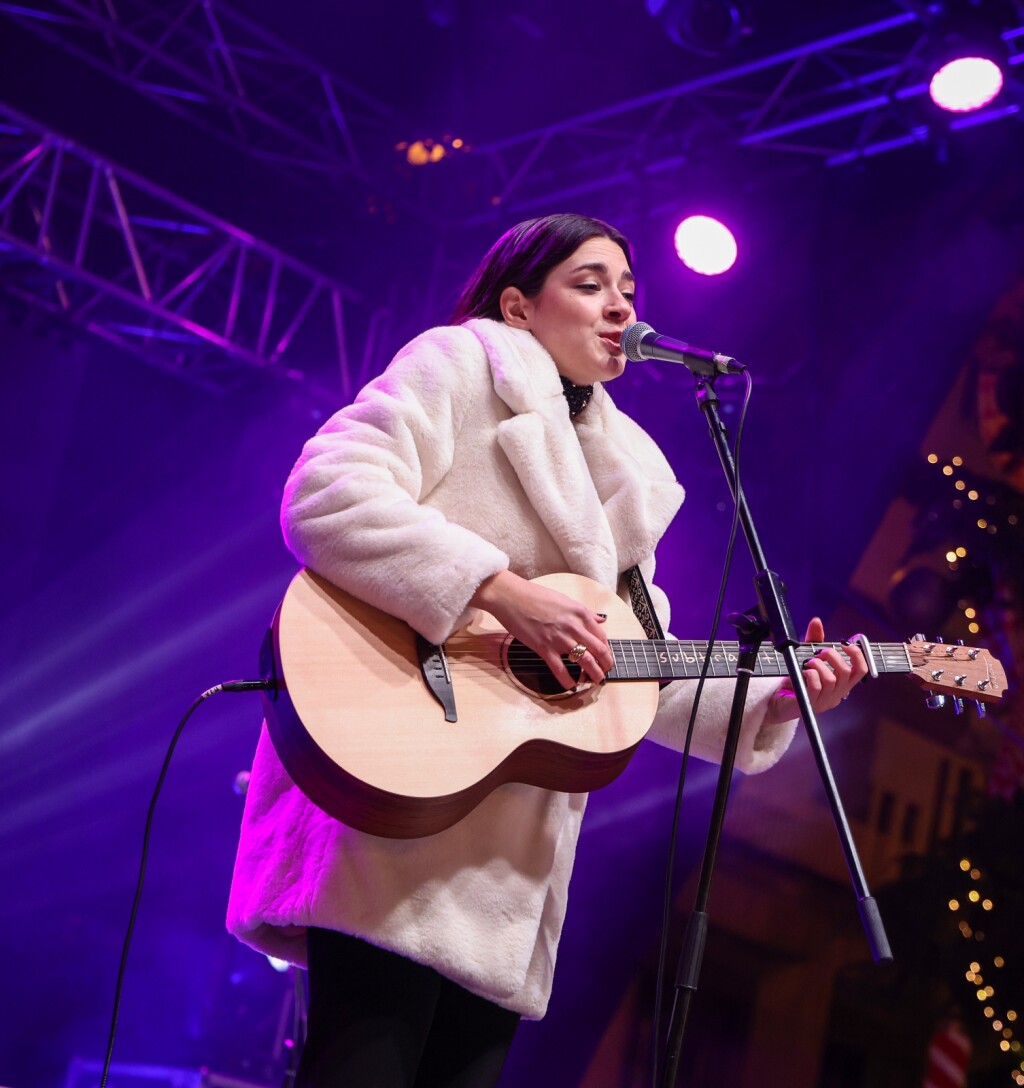 Mia Dimšić na humanitarnom kocentru Želim život