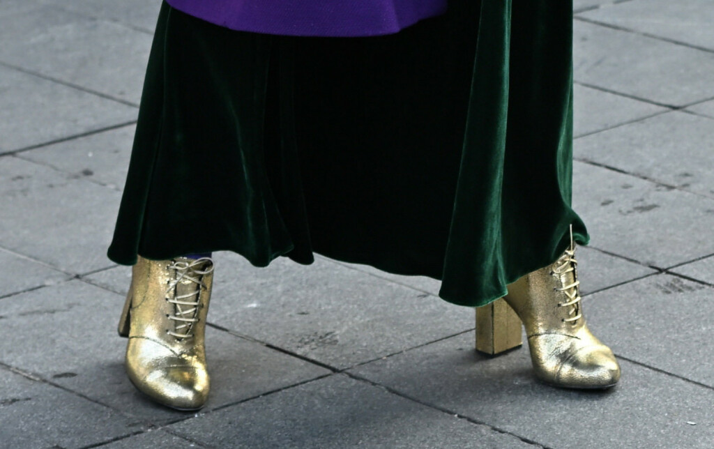 Olja Vori nosi gležnjače brenda Max Mara