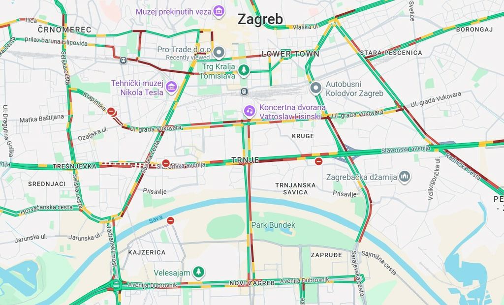 Prometni policajac na križanju Savske i Slavonske