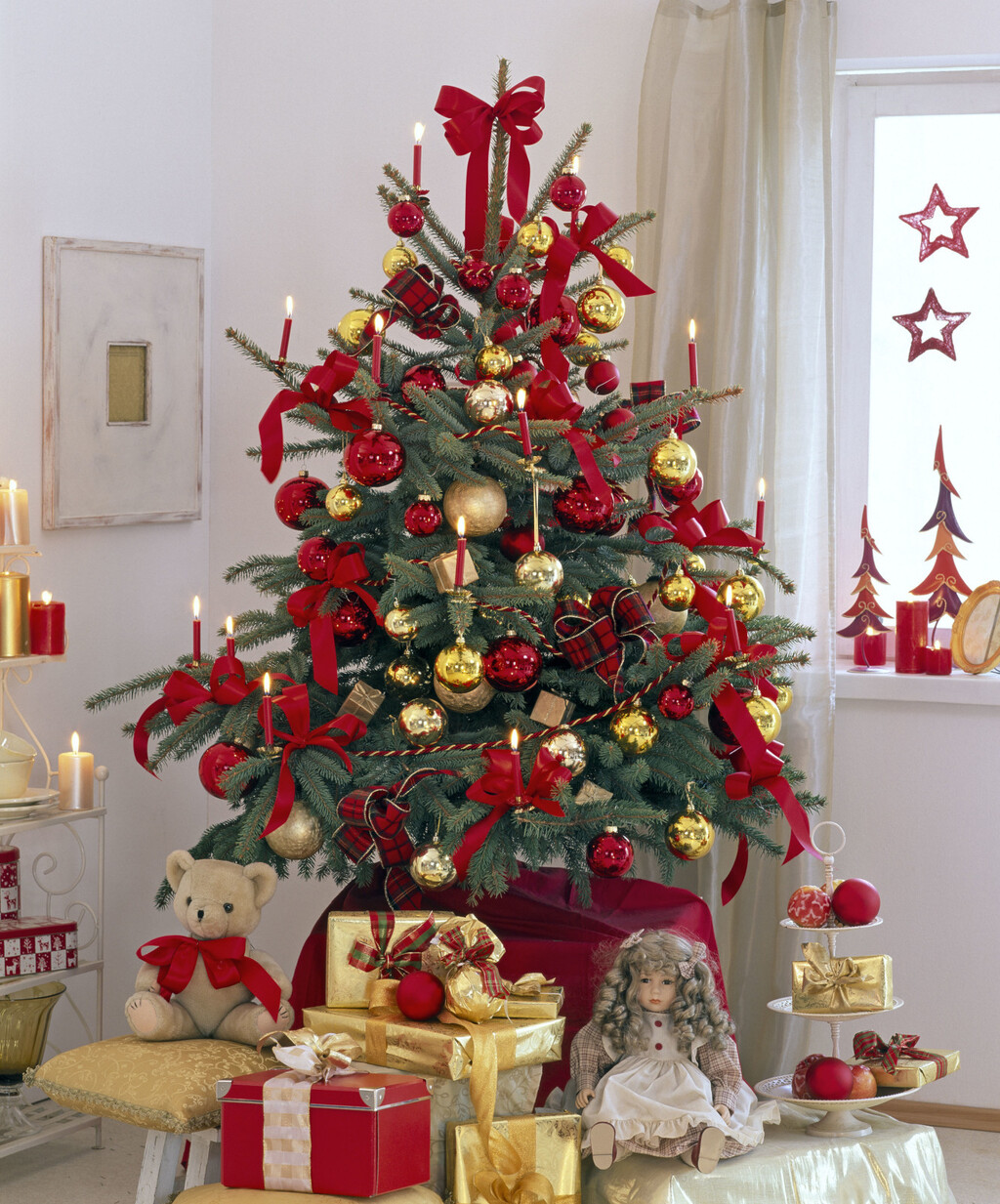 Crveno-zlatna kombinacija uvijek izgleda svečano i slavljenički