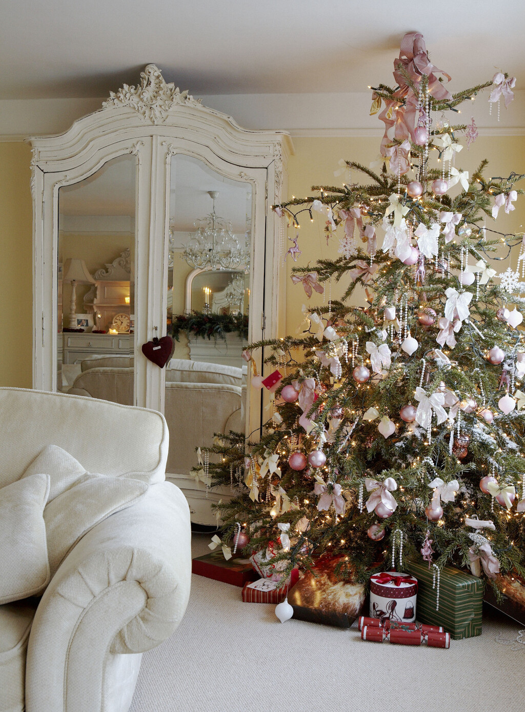 Kombinacija bijele i pastelno ružičaste boje izgleda posebno romantično