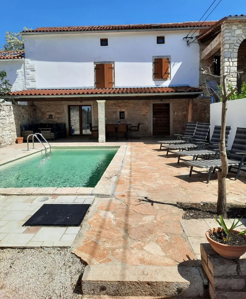 Šarmantna kamena kuća koja spaja tradiciju i suvremeni komfor