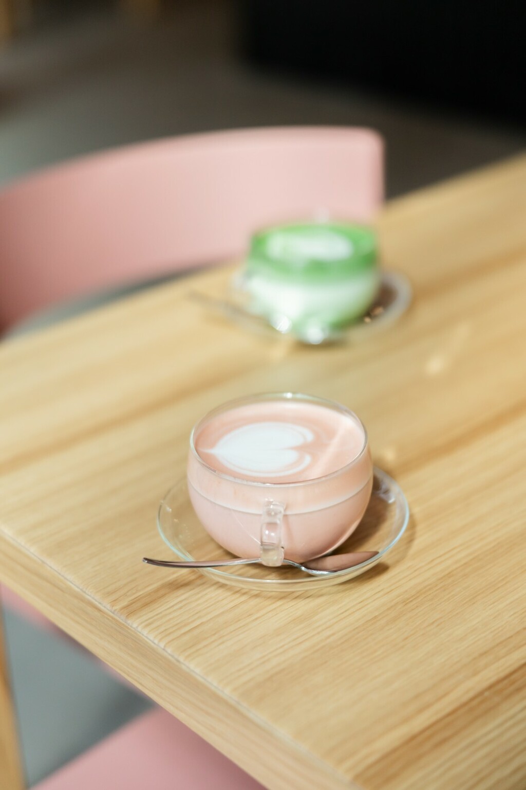 Cikla latte ima kremastu teksturu i nježan slatkasti okus