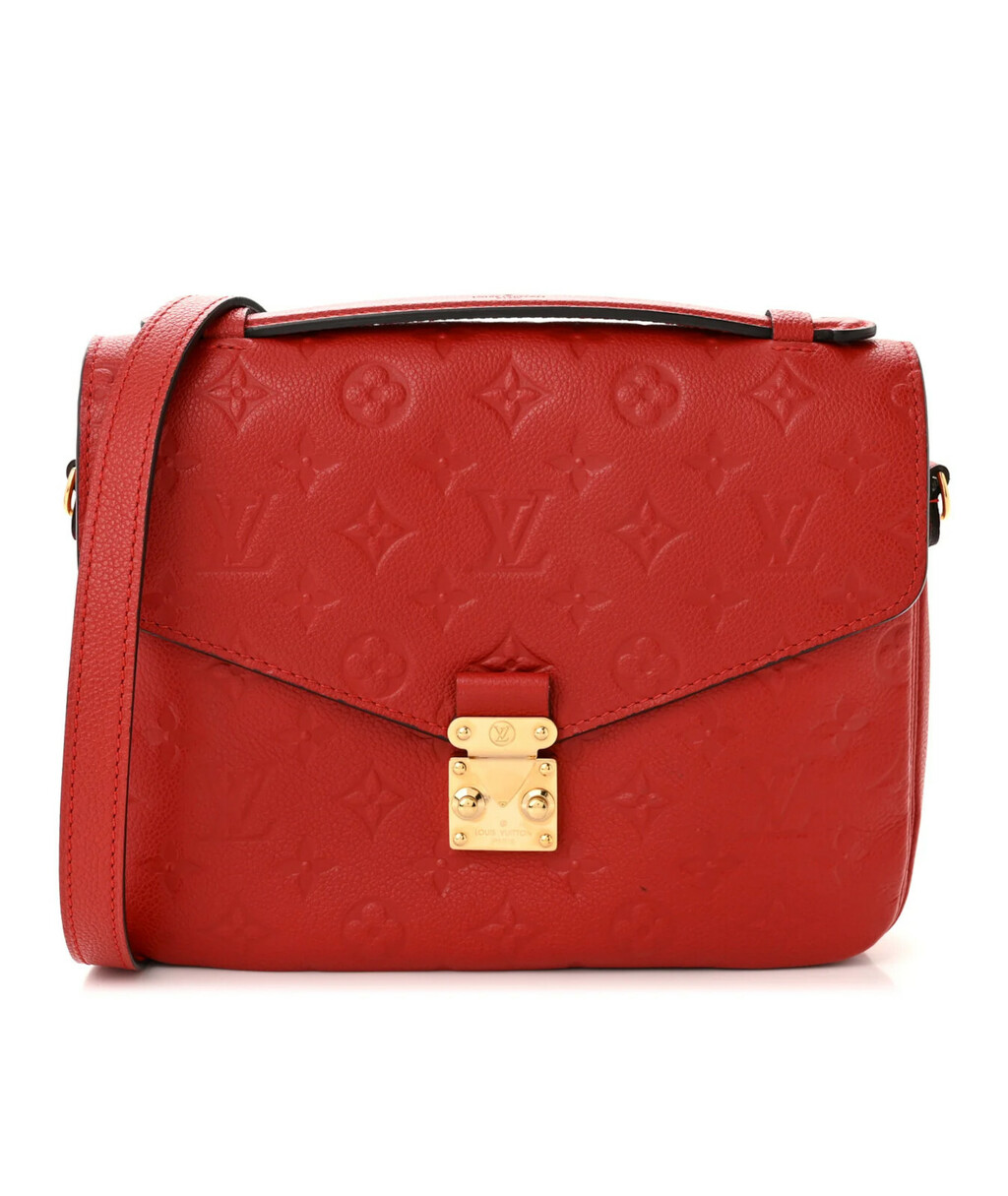 Mama iz centra Zagreba nosi torbu modne kuće Louis Vuitton