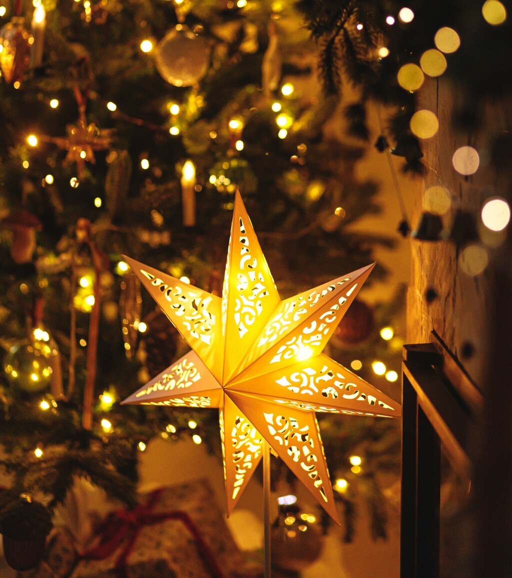 Ljubiteljima lampice možete pokloniti i efektnu lanternu ili stolnu lampu