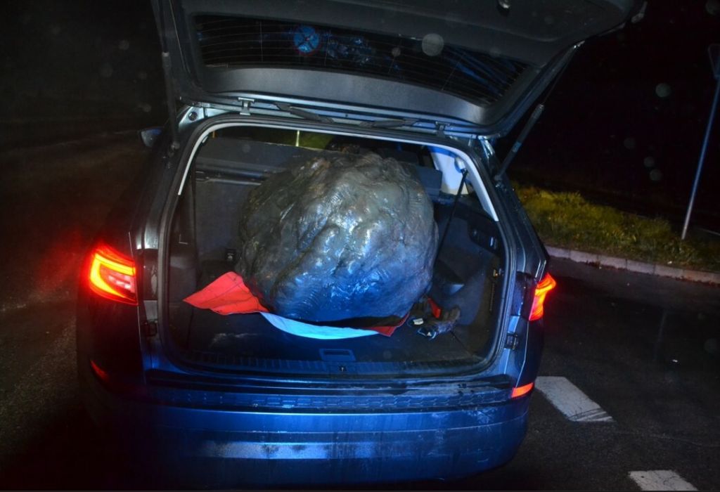 Ukradena glava s kipa Josipa Broza Tita