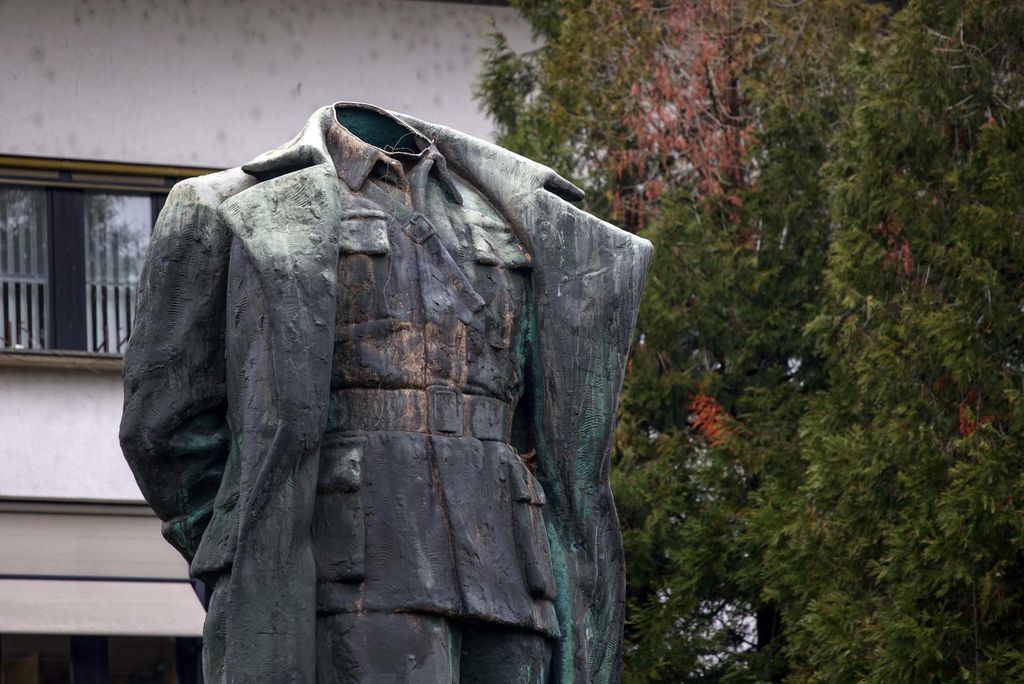 Ukradena glava s kipa Josipa Broza Tita