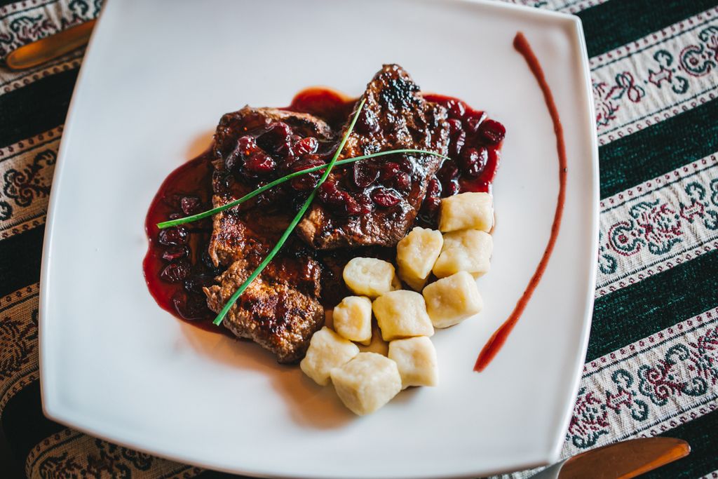 Gulaš s divljači nezaobilazna je goranska delicija.