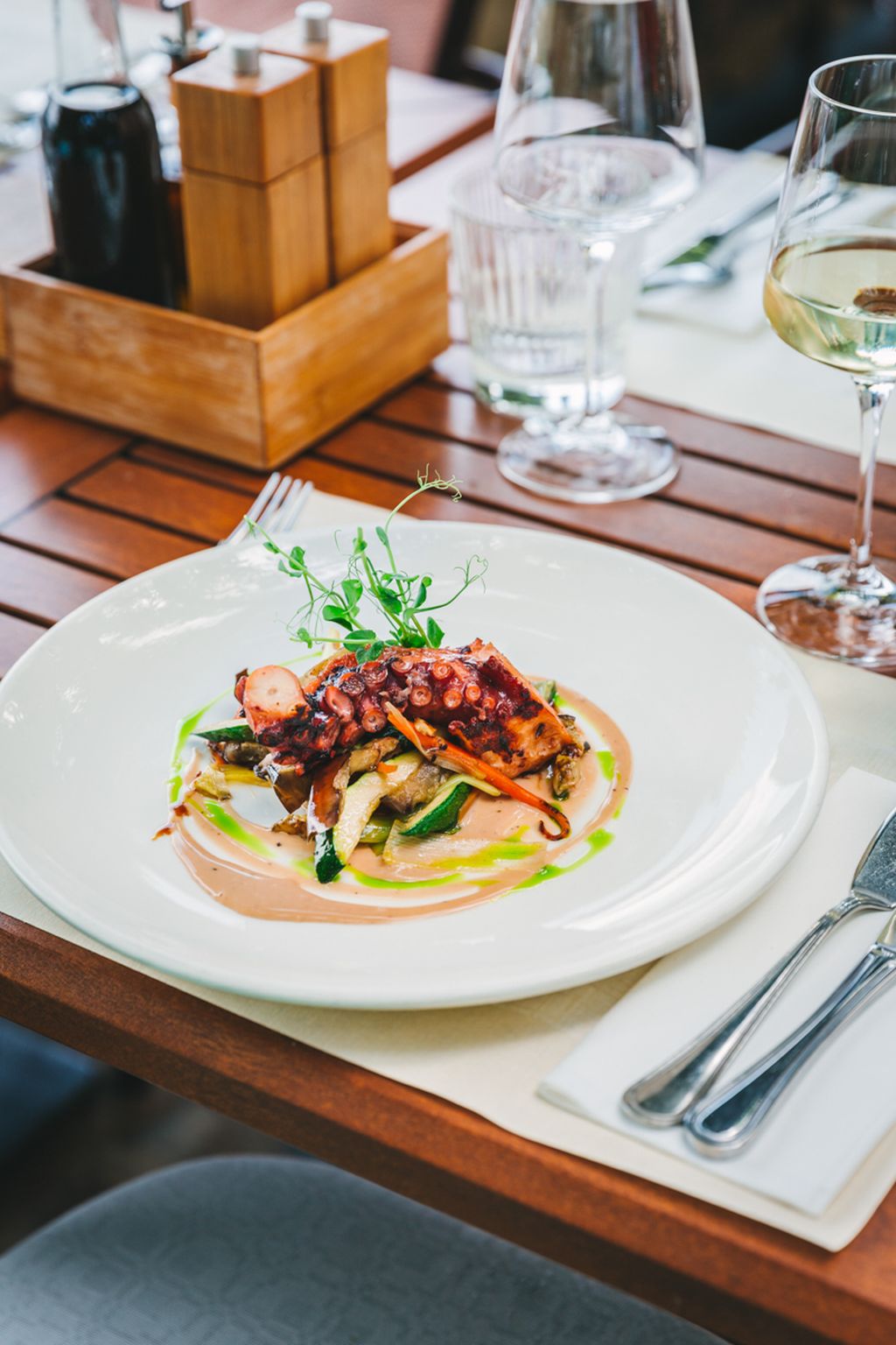 Hobotnica uz žlahtinu