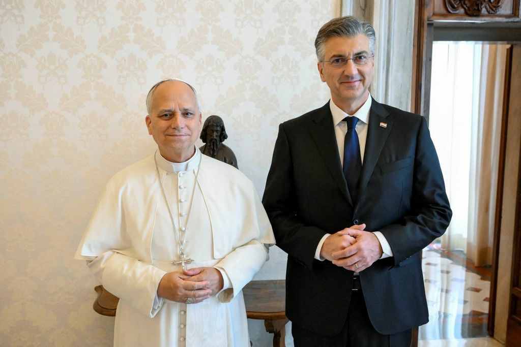 Andrej Plenković s obitelji u posjeti Papi Lavu XIV. - 1