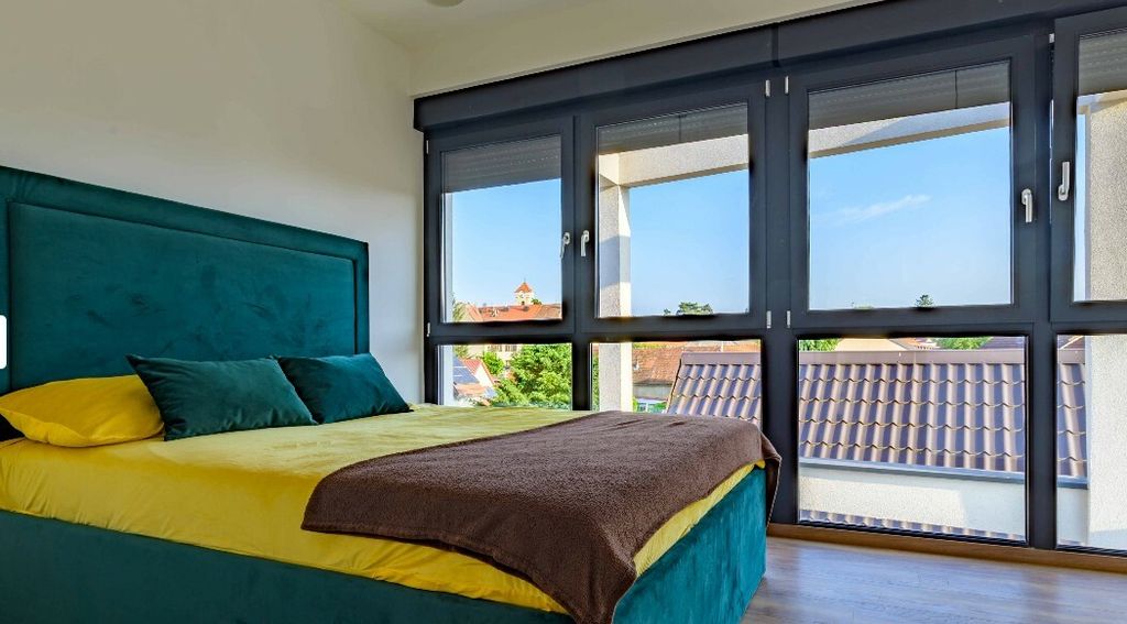 Prostrani open-space dnevni boravak za obiteljska druženja