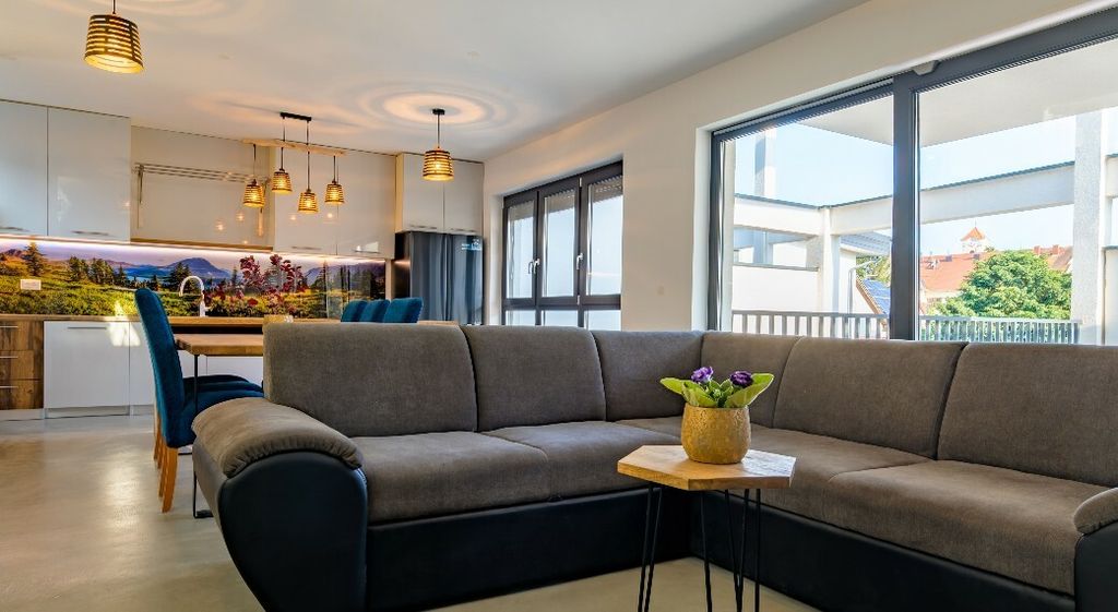 Prostrani open-space dnevni boravak za obiteljska druženja