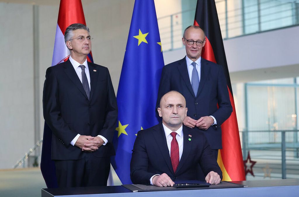 Ministar Anušić je u Berlinu potpisao ugovore za isporuku 44 tenka Leopard 2A8