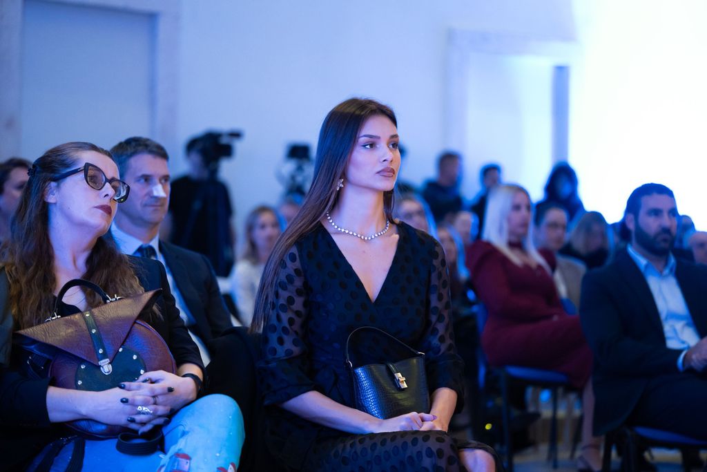 Laura Gnjatović - 1