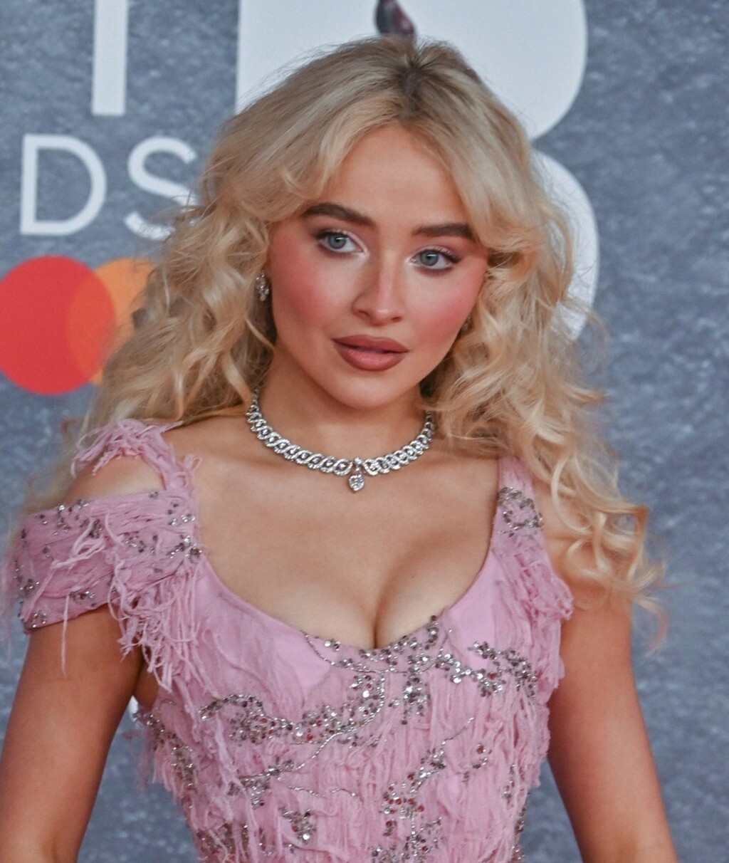 Roze nijanse privremeno odlaze u drugi plan