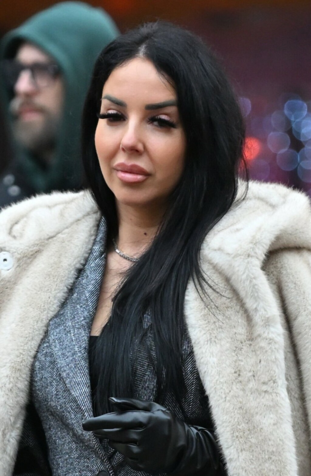 Ulična moda crnka u sakou predimenzionirane siluete Zagreb 2025. - 2