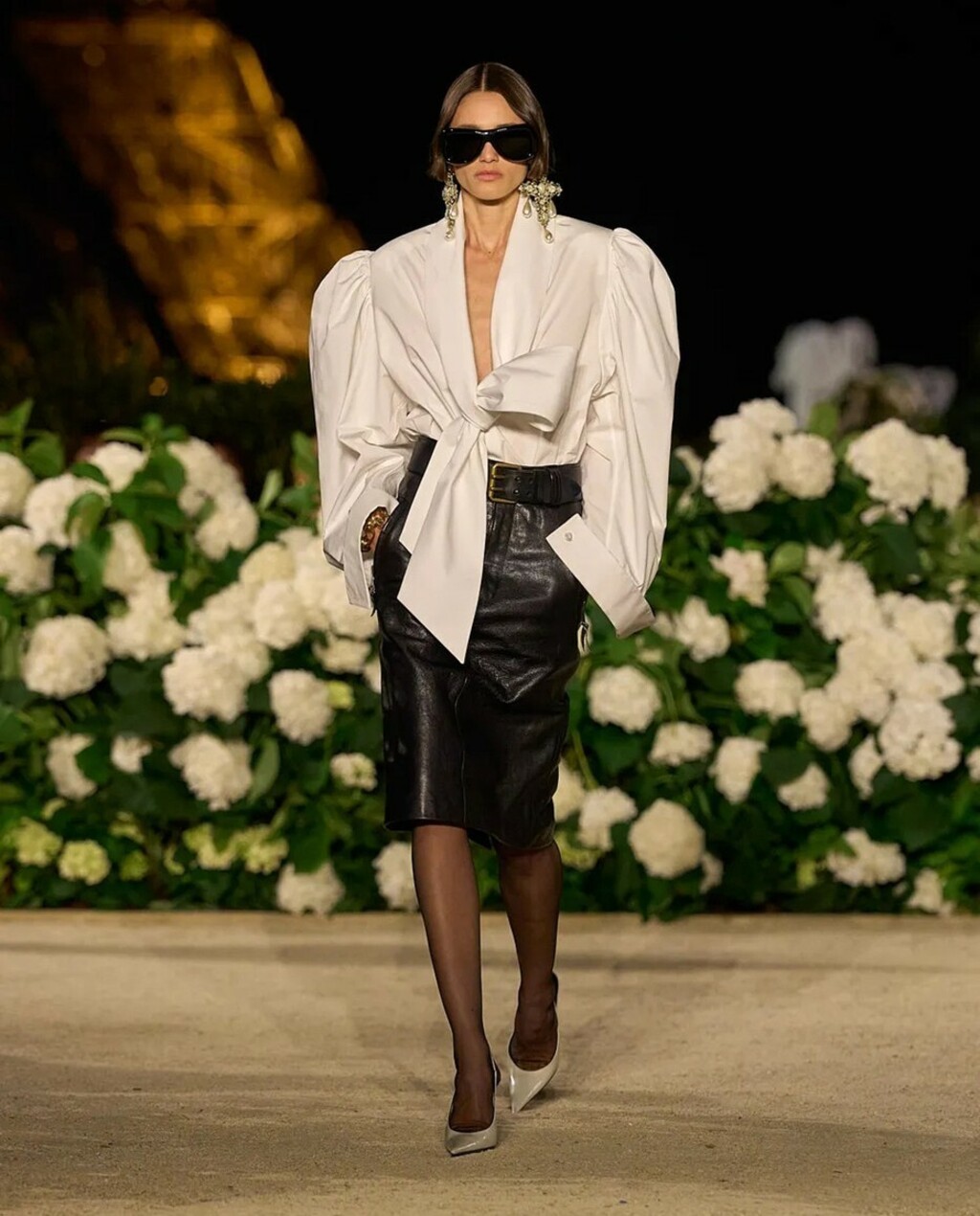 Saint Laurent siluetu predimenzioniranih ramena za proljeće / ljeto 2026.